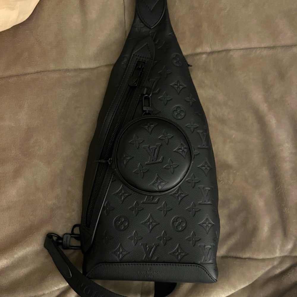 Louis Vuitton Sling Black; Excellent condition